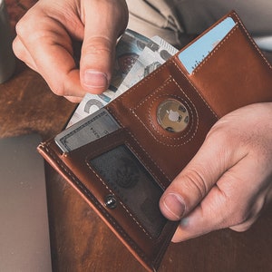 Apple AirTag Smart Wallet | RFID-Schutz | 7+ Karten | Echtes Leder | AirTag Halterung | Scheinzugang | Münzfach