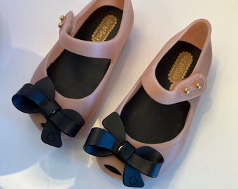 Mini melissa black bow shoes deals