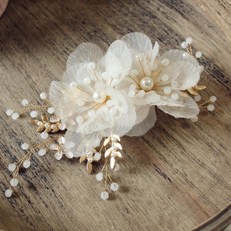 Braut Haarspange mit Blüten und Perlen