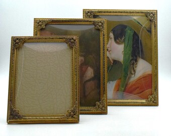 ANCIEN CADRE MINIATURE à poser en métal doré décor feuillage 1900 avec verre EUR 12,00 - FR
