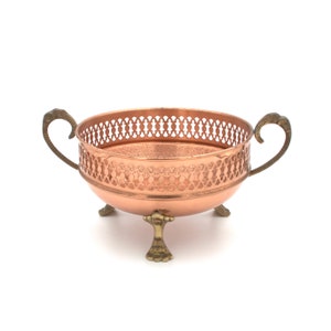 Cuenco de cobre vintage con patas y asas de latón / Cuenco de cobre ornamentado / Cuenco de cobre perforado / Cuenco de cobre estampado / Cuenco vintage de cobre y latón