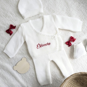 Gebreide babyset – gepersonaliseerde pasgeboren outfit met naam – handgemaakt babycadeau – 4 stuks