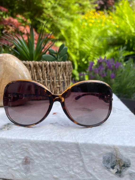 Tortoiseshell Glamour Crystal Sunglasses - Etsy display picture 1