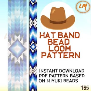 Puede incluir: Un patrón PDF digital para una banda de sombrero, con un diseño de telar de cuentas. El patrón incluye una ilustración de sombrero de vaquero y el texto "HAT BAND BEAD LOOM PATTERN". El diseño se basa en cuentas Miyuki.