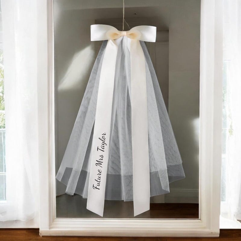 Personalisierter Brautschleier, Junggesellinnenabschiedsschleier, Junggesellinnenabschiedsschärpe, personalisierte Braut, Junggesellinnenabschied, zukünftige Braut, Cremeweiße Haarschleife, Brauthaar