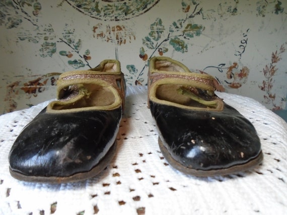 1920's Little Girls Patent Leather Shoes - Gem