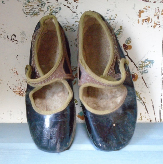 1920's Little Girls Patent Leather Shoes - Gem
