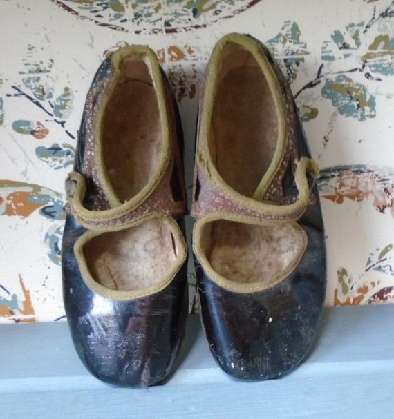 1920's Little Girls Patent Leather Shoes - Gem