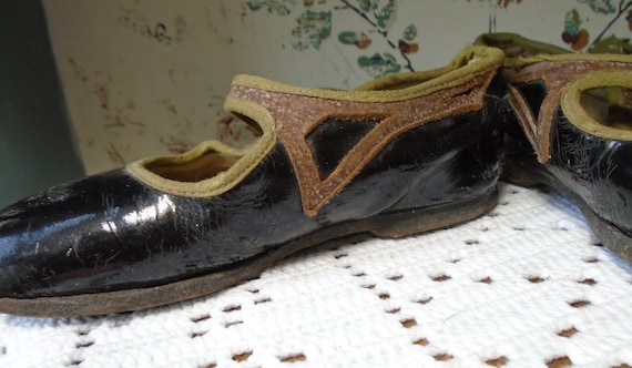 1920's Little Girls Patent Leather Shoes - Gem