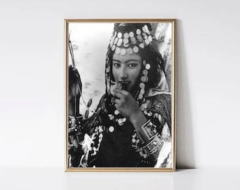 Retrato de mujer bereber amazigh: Impresión artística negra vintage (descarga digital)