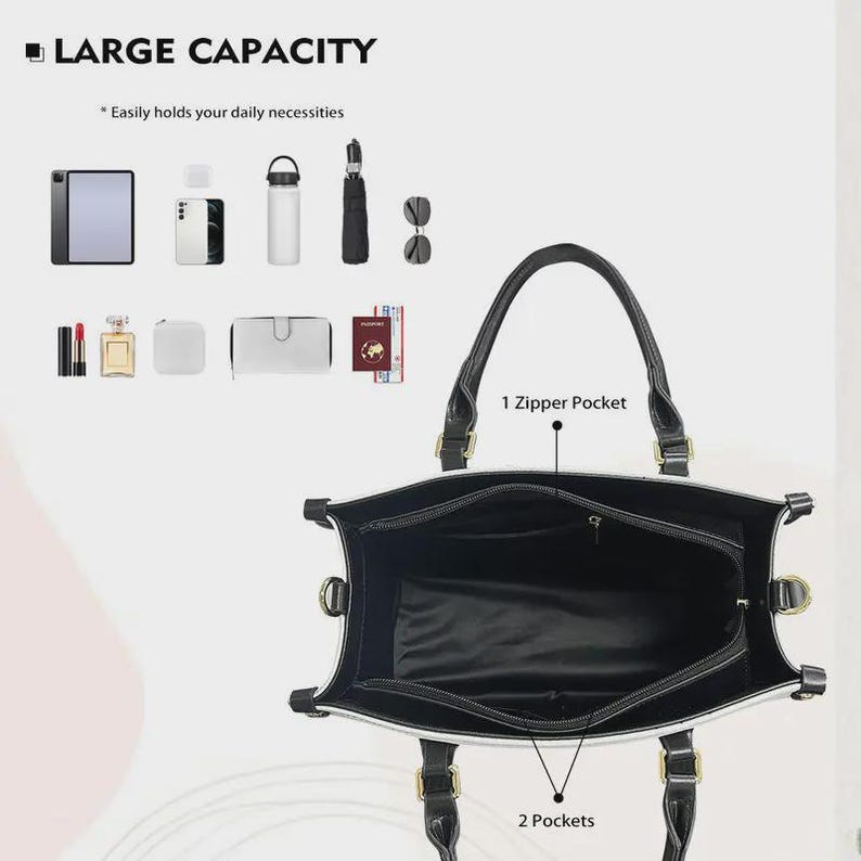 Pode incluir: Uma bolsa tote branca e preta com grande capacidade, com interior preto e dois bolsos. A bolsa tem al&ccedil;as pretas e ferragens douradas. A imagem tamb&eacute;m mostra um tablet, telefone, garrafa de &aacute;gua, guarda-chuva, &oacute;culos de sol e outros acess&oacute;rios.