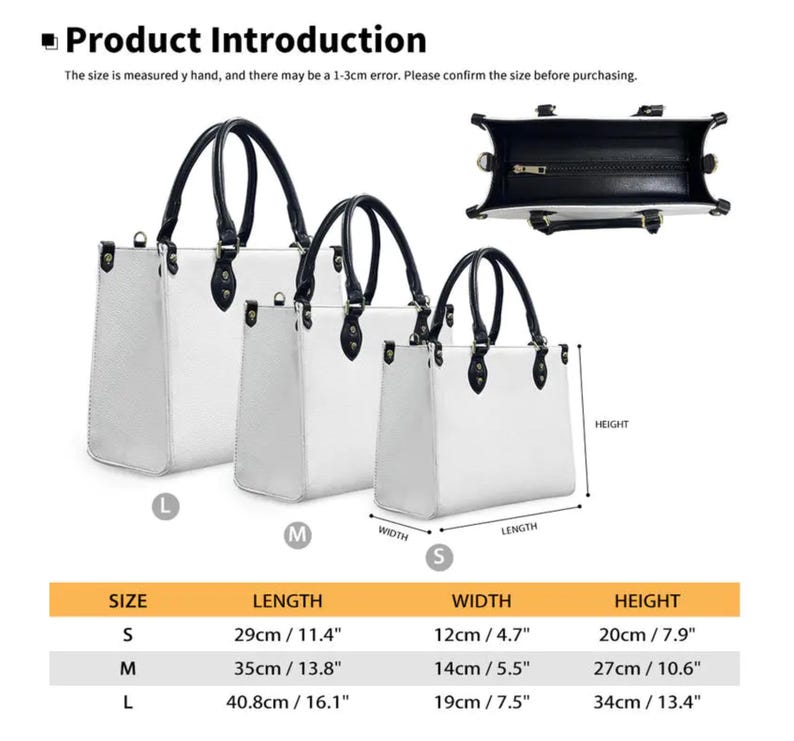 Pode incluir: Bolsas tote brancas com al&ccedil;as e acabamentos pretos, dispon&iacute;veis em tr&ecirc;s tamanhos: pequeno (29 cm de comprimento, 12 cm de largura, 20 cm de altura), m&eacute;dio (35 cm de comprimento, 14 cm de largura, 27 cm de altura) e grande (40,8 cm de comprimento, 19 cm de largura, 34 cm de altura).