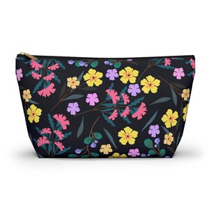 Accessory Bag Floral, Travel Makeup Pouch, Organizer for Crafts, Perfect Gift for Her, Cute Floral Design, Spring Accessories, Cosmetic Bag