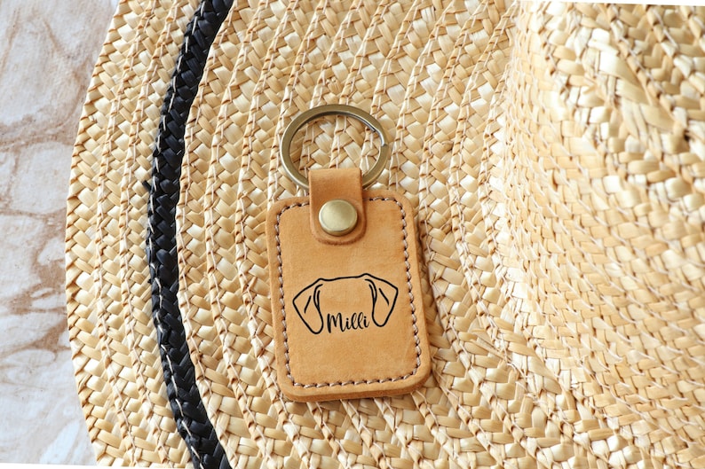 Personalized Cat and Dog Mom Keychain for Birthday, Custom Pet Keychain, Engraved Pet Name Key Chain, Dog Pet Gifts, Pets Names and Breeds Tan