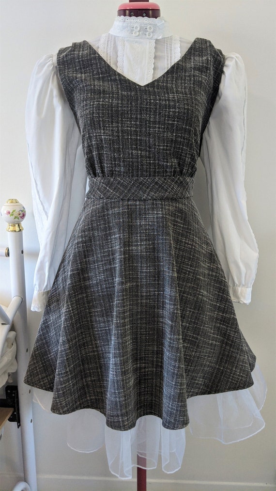 grey/silver edwardian dress Grey Silk Chiffon Reception Gown, ca. 1909. Edwardian fashion. Such an  elegant train on this beautiful antique dress