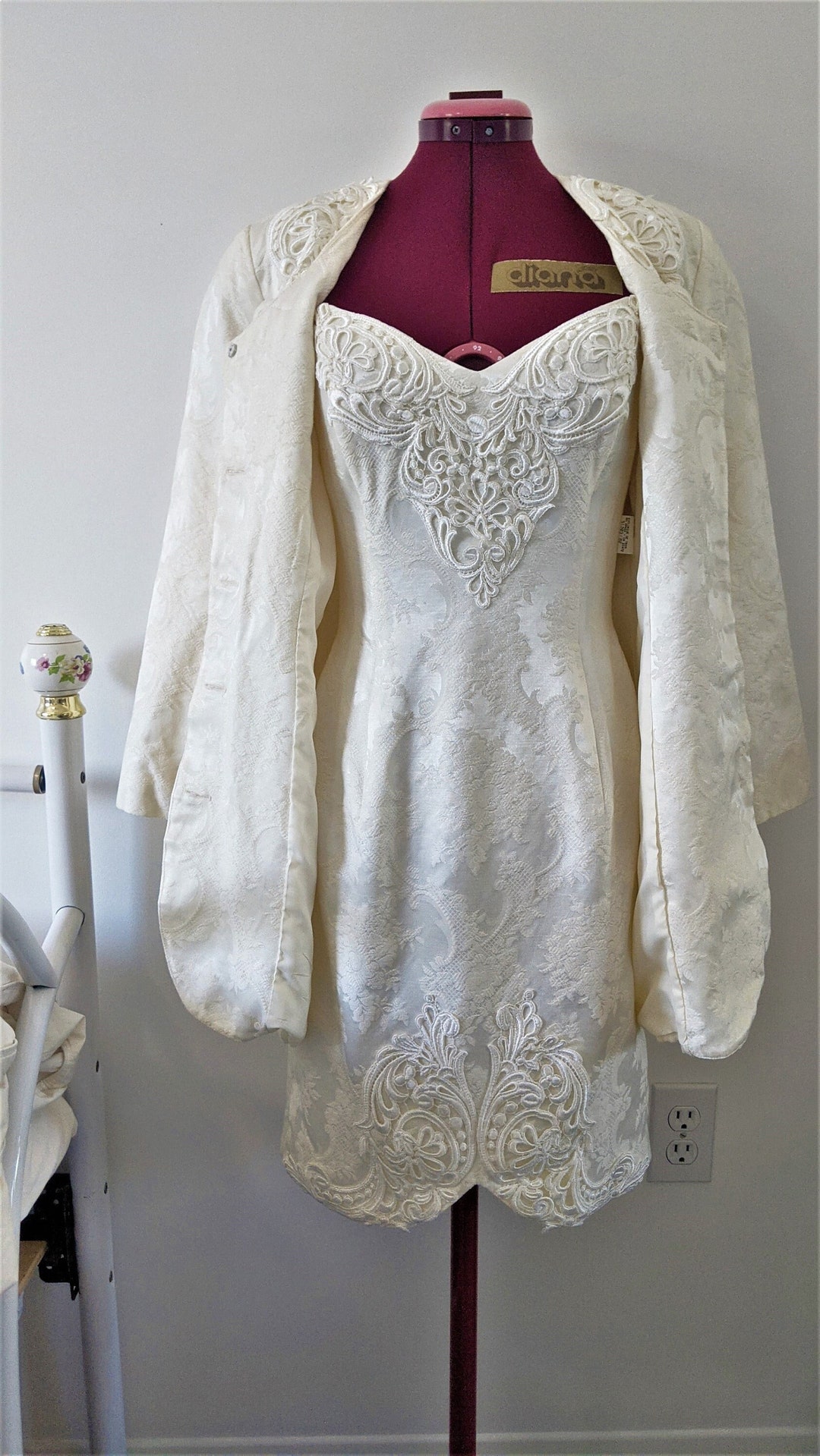 Elegant Wedding Dress and Jacket Set: Timeless Style for Your Big Day