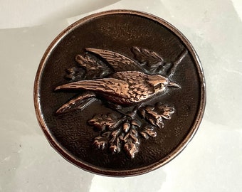 Bird on oak leaves button.