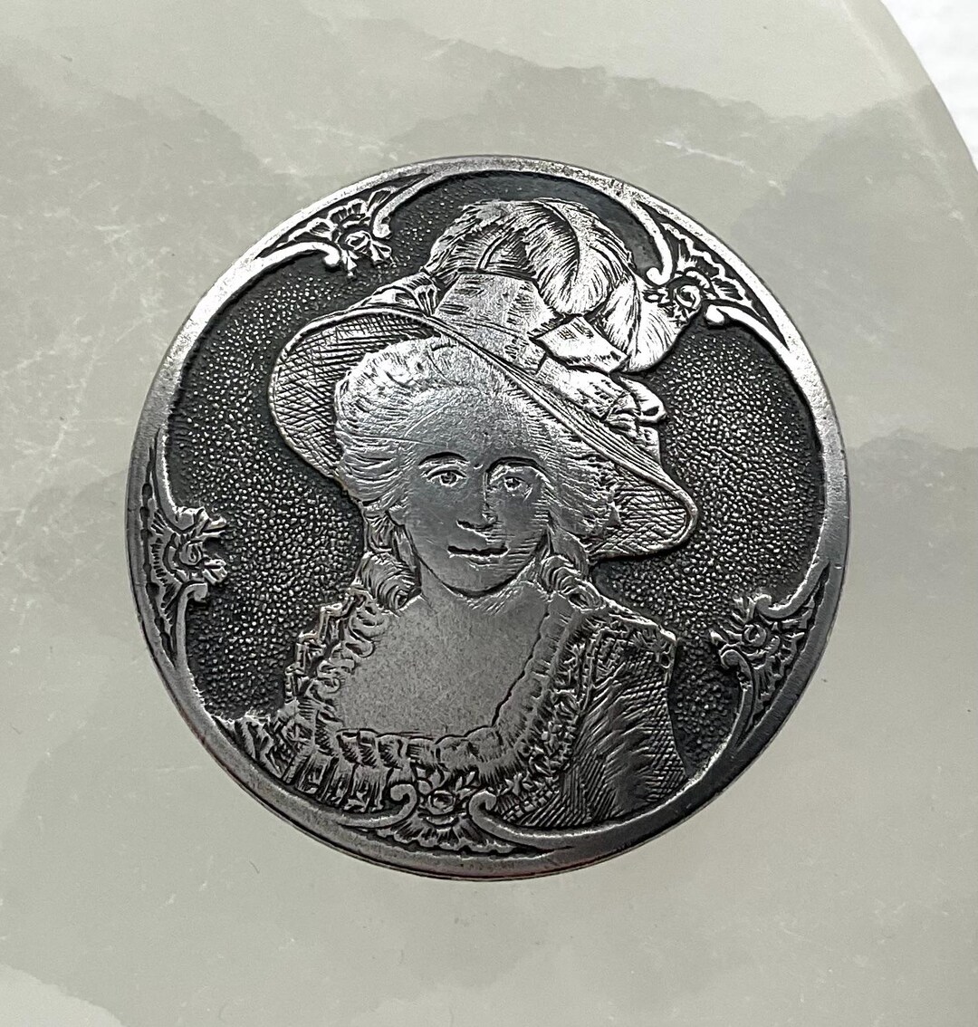 E Rejency Portrait Button of a Lady in Rejency Style. - Etsy