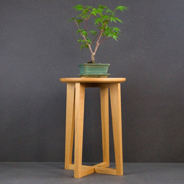 Tabouret en chêne ou petit guéridon — Moderne — Minimaliste