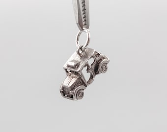 ヴィンテージ925スターリングシルバーチャームペンダント。糸車付き