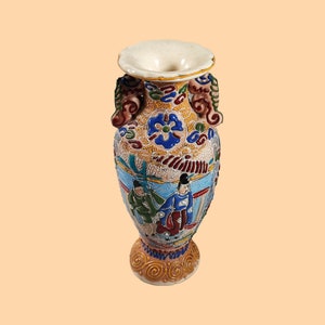 Japanese SATSUMA STYLE Moriage 22.5CM Tall Ornate Raised Relief VASE