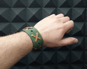 Leren armband, unisex, groen, bruin, man, vrouw, uniek, cadeau voor hem, voor jou, handgemaakt, verschillende maten, traditioneel