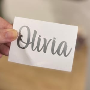 Etichette con nome in vinile personalizzate: per bottiglie d'acqua, decorazioni per matrimoni, bicchieri da vino, nomi di damigelle d'onore, adesivi personalizzati, palloncini, contenitori per il pranzo.