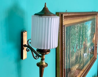 Lámpara de pared vintage con apliques de vidrio opalino, años 50