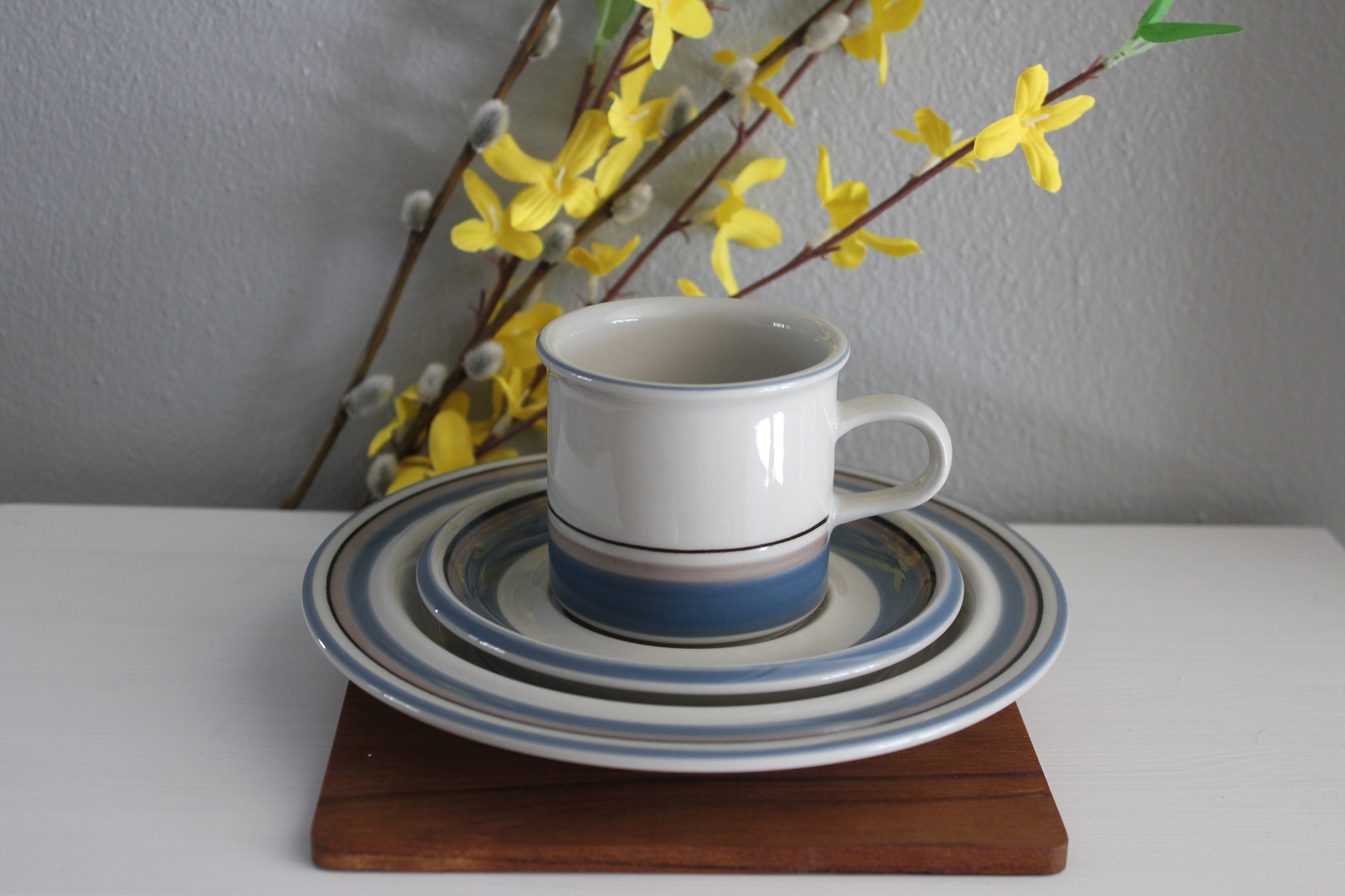n*u様 Arabia フィンランド ネイビー皿 3枚セット Arabia Finland Uhtua Coffee Cup Trio - Etsy