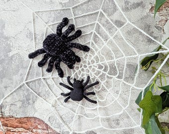 Spider in a Web Halloween Pattern - Crochet Amigurumi Pattern (EN, DE)