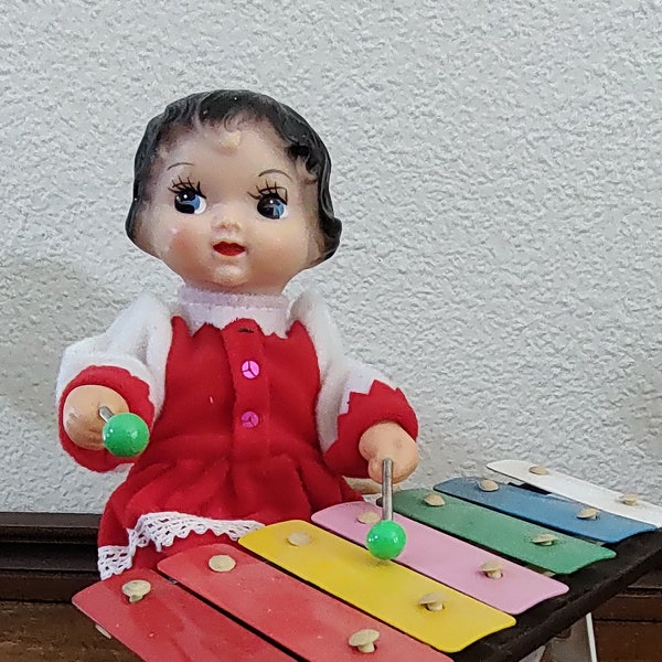 VINTAGE  Little Performer Girl playing Xylophone by LEFTOVERSTUFF - 1970s - Wind Up - Tin - Made in China - Doll -  Battery Operated