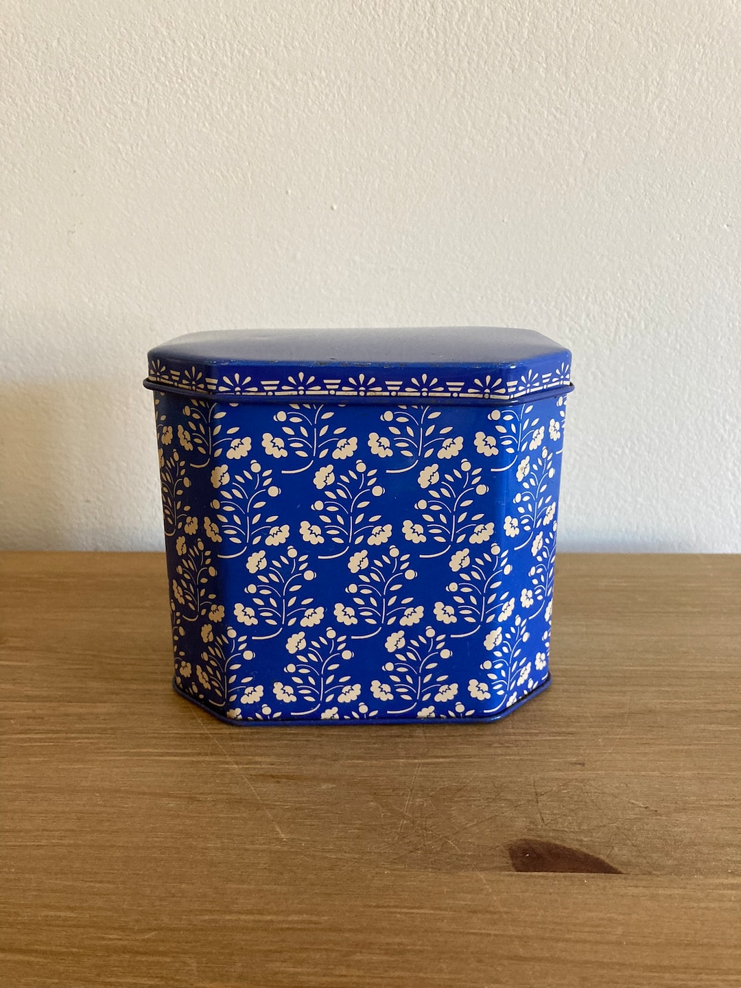 Vintage Tin, Sprig Hunkydory Design by Juliet Glynn Smith, Made in