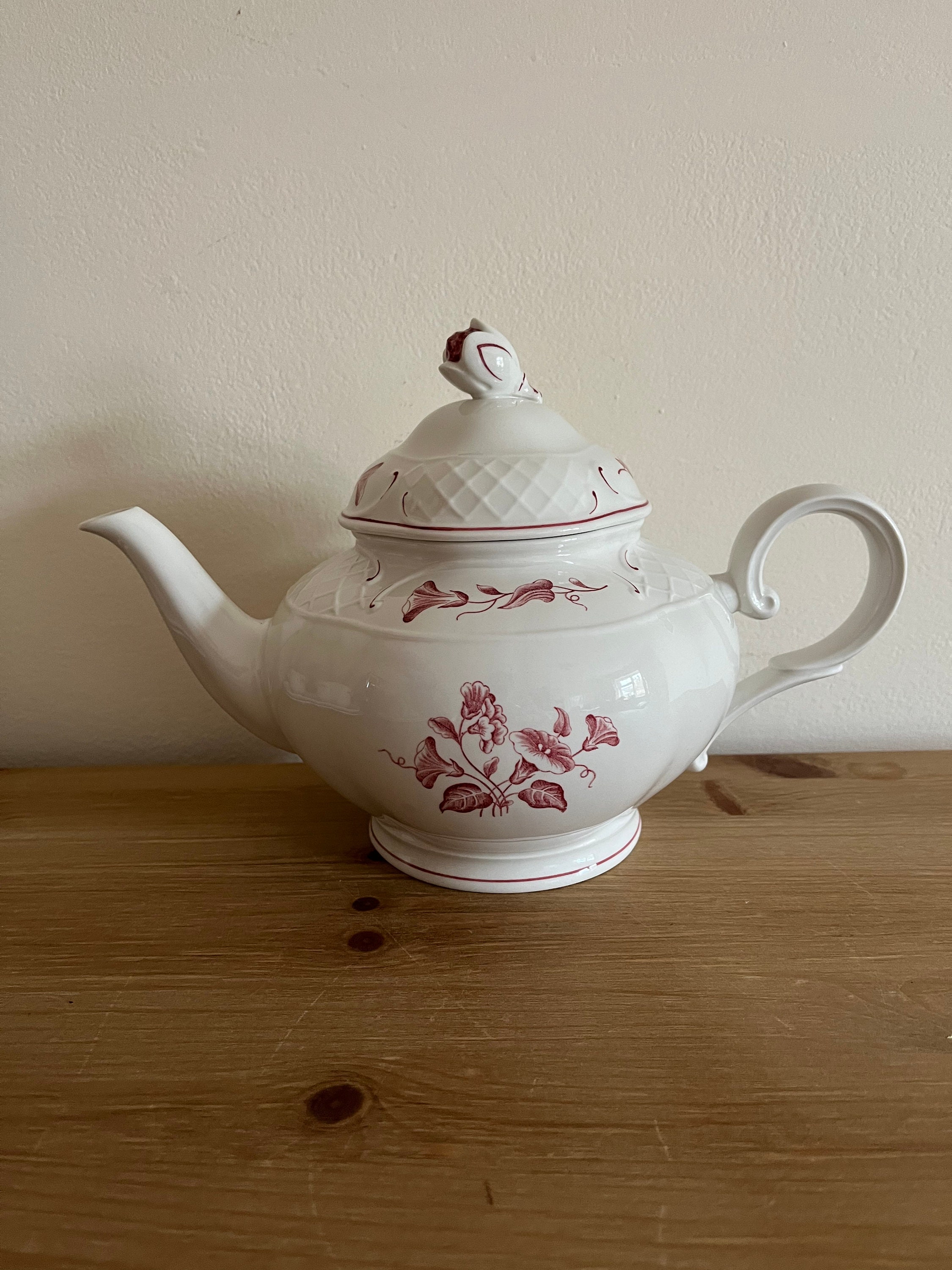Vintage Villeroy and Boch Val Rouge Pattern,teapot, Teacups