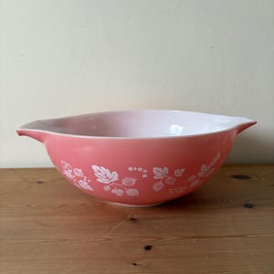 Vintage JAJ Pyrex Pink Gooseberry Large Cinderella Mixing Bowl
