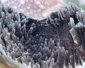 Roter Amethyst-Kristallcluster – Natürliches Druzy-Geoden-Exemplar – Seltenes, ausdrucksstarkes Kristall-Wohnaccessoire