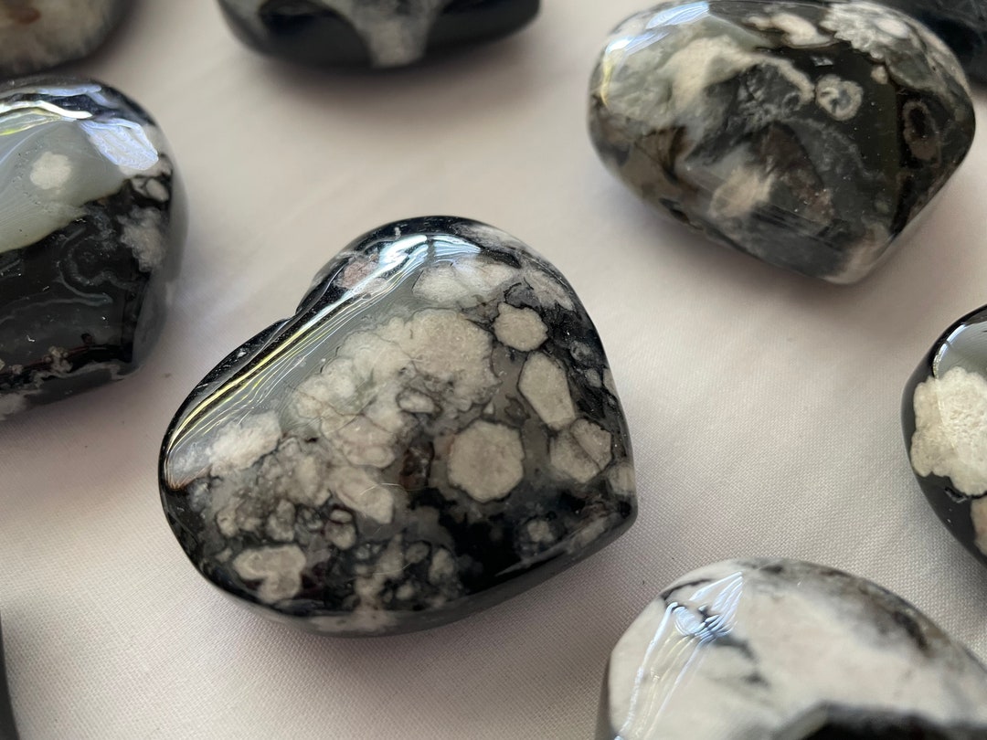 ブラックフラワーアゲートのハートと月！素晴らしい！ - Etsy 日本