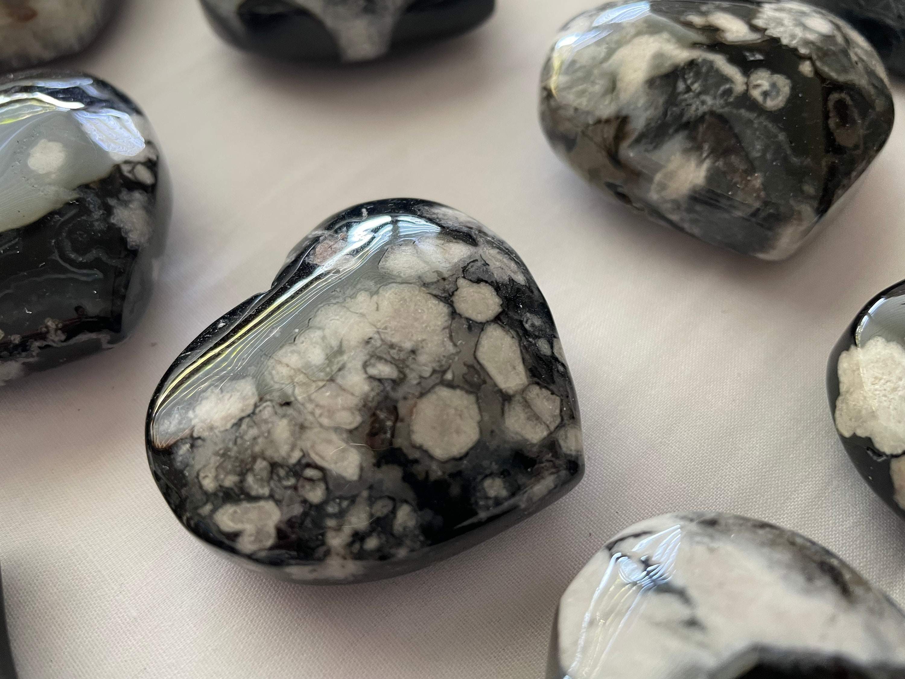 ブラックフラワーアゲートのハートと月！素晴らしい！ - Etsy 日本