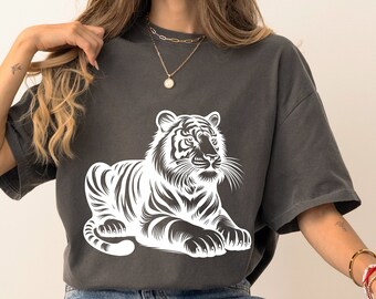 Tiger Shirt, Tiger Face, Tiger Shirt, School Mascot Shirt, Tiger Face, Animal Prints, Gift for Her, Gift for Him, Personalized Gifts, Tigre