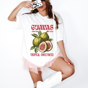 Guavas Retro Commercial Graphic Shirt, Vintages Guavas Label T-Shirt, Exotic Fruit Lover Tee, Cute Unisex Adult Graphic T Shirt, Cool Gift