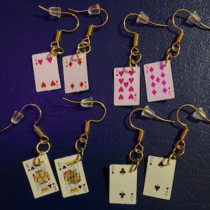 Boucles d'oreilles pendantes pour cartes à jouer. Coeurs, trèfle, pique, carreau. Figures, As, Noir ou Rouge
