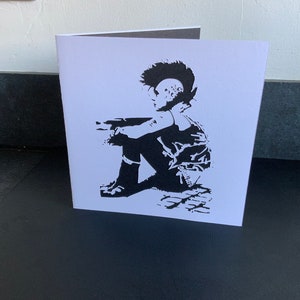 Punk Nostalgia : Echoes of Bygone Years - Une carte captivante en papier découpé faite main, parfaite pour les amateurs de punk rock et les amateurs de nostalgie.