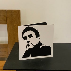 Hommage à feu Terry Hall : cartes spéciales, bicolore, ska, inspirée des mods - Un hommage à une légende de la musique