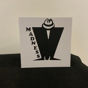 Madness - Mod - Ska - Deux tons - Musique noir et blanc - Papier blanc - Découpé - Carte de voeux.