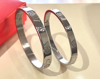 Hermes Clic HH Bracelet, Enamel Bracelet, Vintage Bracelets Hermes Clic HH Bracelet, Enamel Bracelet, Vintage Bracelets