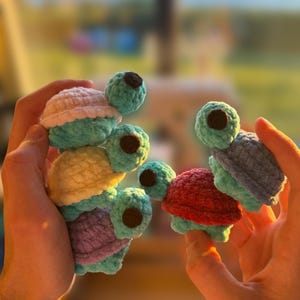 Handmade crochet turtle | crochet plushie | Handmade turtle plushie | Turtle | Green plushie | yarn eyes
