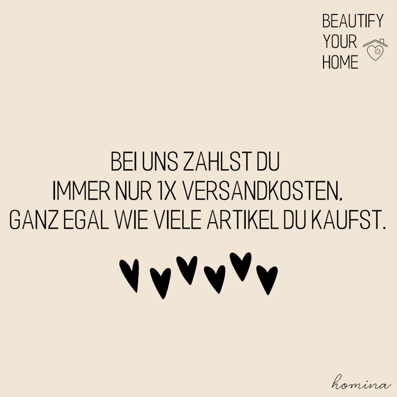 Pu&ograve; includere: Grafica beige con la scritta "BEAUTIFY YOUR HOME" e un'icona a forma di casa. Sotto, il testo recita "BEI UNS ZAHLST DU IMMER NUR 1X VERSANDKOSTEN, GANZ EGAL WIE VIELE ARTIKEL DU KAUFST." con illustrazioni di cuori neri. Il logo "homina" &egrave; in basso.
