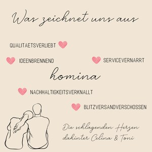 Pu&ograve; includere: Grafica beige con testo nero e cuori rosa. Il testo recita "Was zeichnet uns aus" ed elenca qualit&agrave;. Un disegno a tratto di una coppia &egrave; in basso. La parola "homina" &egrave; presente.