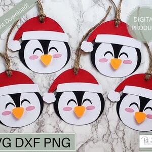 Linda etiqueta de regalo de pingüino SVG / Accesorios de envoltura de regalo de Navidad / Plantilla de adorno de papel en capas / PNG / DXF