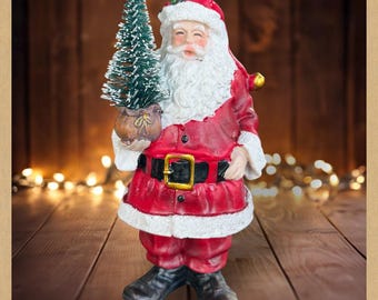 Resin Santa Figurine with Christmas Tree & Wreath - Rustic Holiday Decor