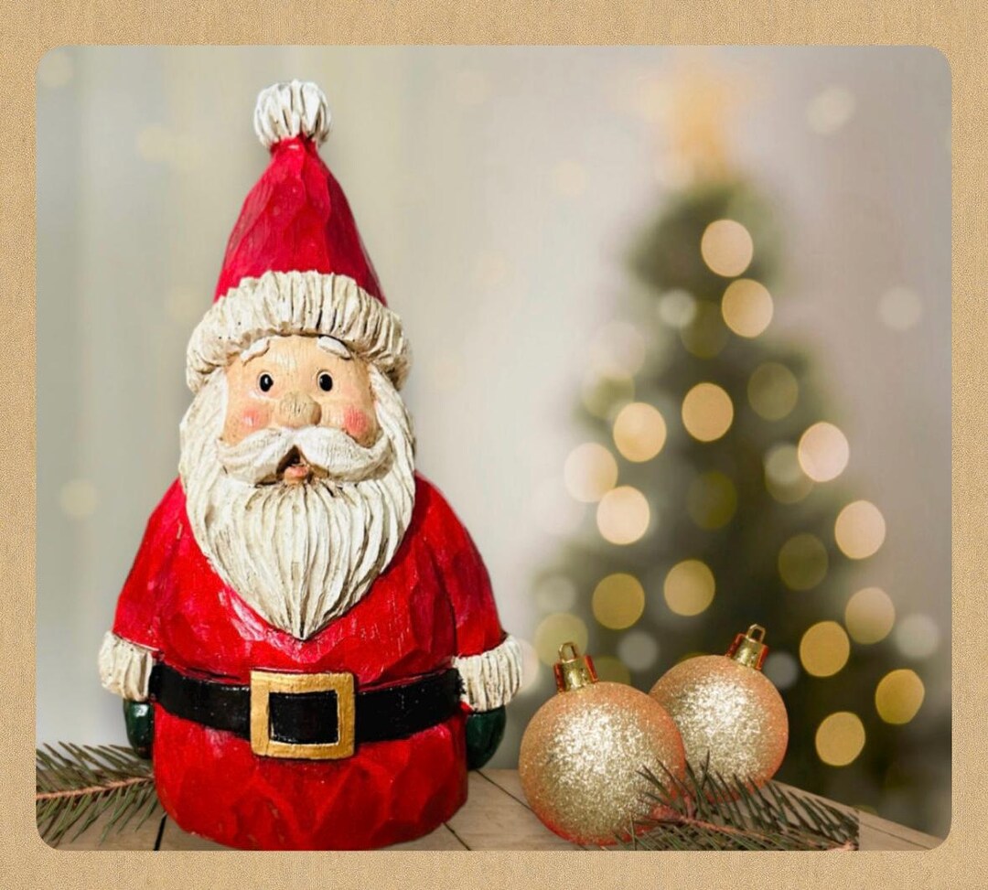 Resin Santa Figurine With Christmas Tree & Wreath - Rustic  Vintage Santa Claus Folk Art Figurine Christmas Tree Rustic Holiday Decor 12\